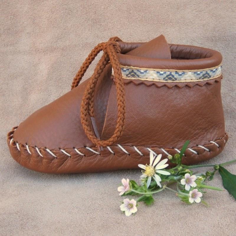 Toddler Trimmed Booties In Brown Color