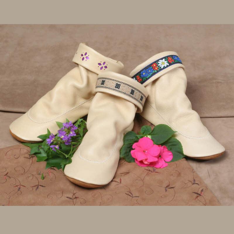 Teepee Boots Deerskin in Cream With Design Band